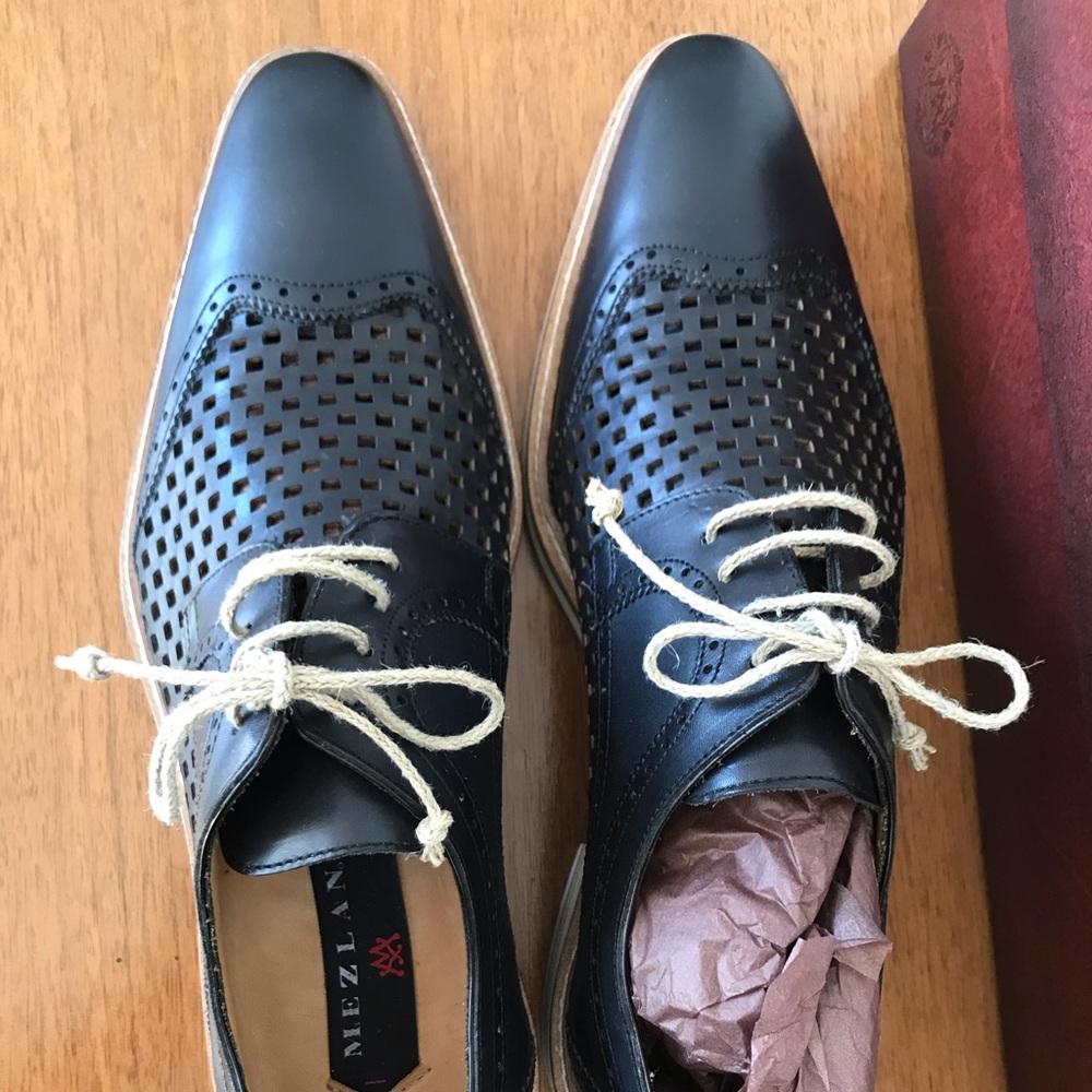 Mezlan Black Perforated Oxford 8.5
